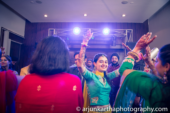Arjun-Kartha-Candid-Wedding-Photography-Gulveen-Angad-36