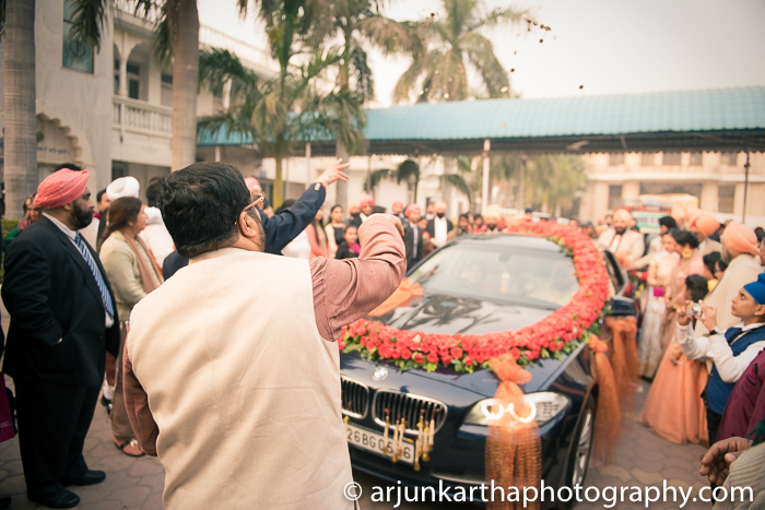 Arjun-Kartha-Candid-Wedding-Photography-Gulveen-Angad-73