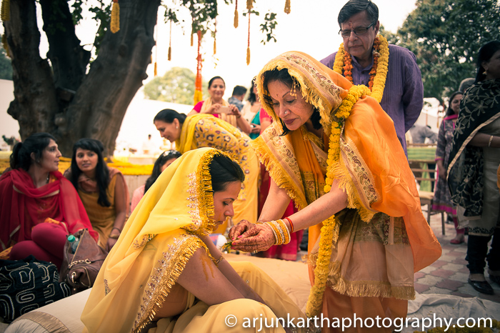 Arjun-Kartha-Candid-Wedding-Photography-Sarika-Avin-44