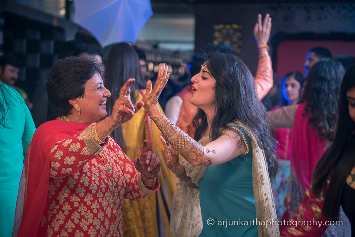 Juhi-Akshay-Real-Wedding-15