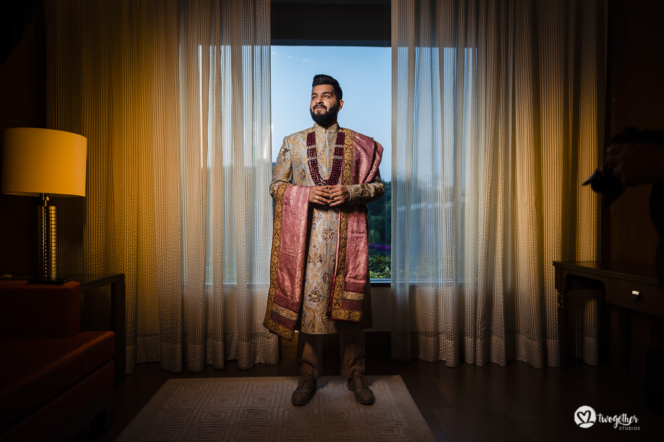 Indian groom portrait in a Delhi wedding in the Trident hotel.